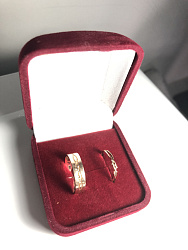 Золотые парные кольца со встав...